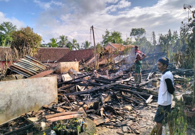 Rumah di Tasikmalaya Kebakaran