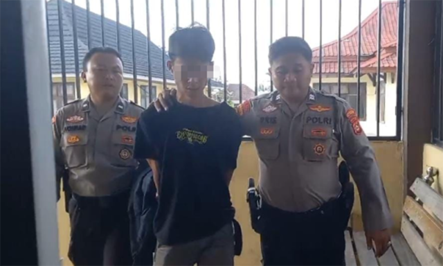 Ini tampang copet beraksi di dalam masjid yang menyasar jemaah yang sedang beristirahat. Pelaku copet ini berhasil diamankan polisi.