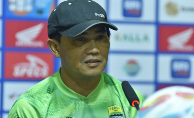 Asisten pelatih Persib Yaya Sunarya membahas soal kapan Persib main di Liga 1 musim ini dan calon lawan uji coba Persib.