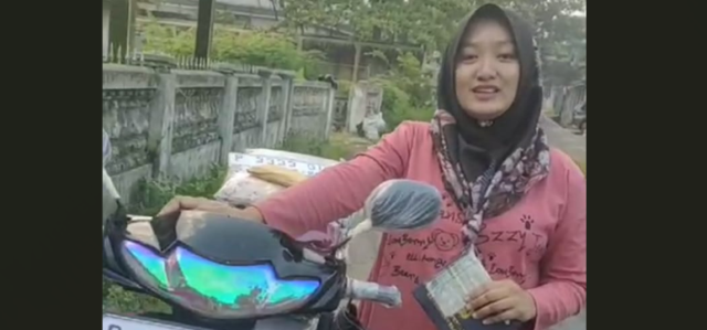 Profil Ratu Durian Tasik yang hadiahkan sepeda motor untuk Pegi Setiawan dan Saka Tatal. Pemilik Ratu Durian Tasik, Tiara Rahmi Pertiwi sudah berbisnis sejak SMA.