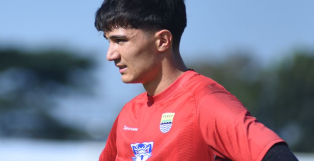 Kiper Persib Kevin Mendoza berpengalaman tampil di AFC Champions League Two.