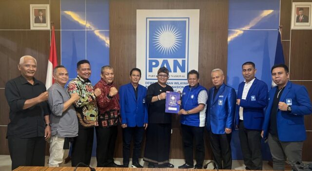 Ade Sugianto dapat surat tugas dari PAN untuk calon Bupati Tasikmalaya pada Pilkada Kabupaten Tasikmalaya 2024.