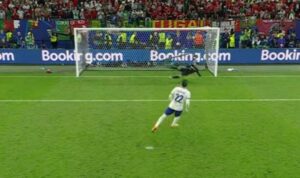 Momen Theo Hernandez ketika menjadi penendang penalti terakhir untuk membawa Perancis ke babak semifinal EURO 2024 Jerman.