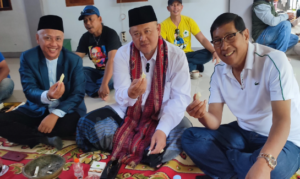 Muhammad Yusuf-KH Aminudin Bustomi dan Hendro Nugraha kompak bersama saat silaturahmi bersama ke mesjid-mesjid.