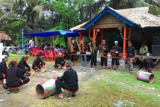 Asal usul Kesenian Badud yang merupakan warisan budaya tak benda dari Pangandaran. Foto: jadesta.kemenparekraf.go.id