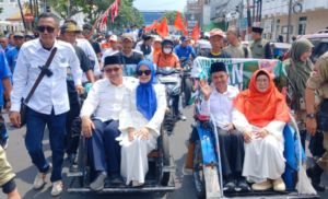 Pasangan Ivan Dicksan dan Dede Muharam saat mendaftar ke KPU Kota Tasikmalaya Kamis 29 Agustus 2024.