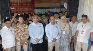 Pasangan Viman Alfarizi Ramadhan dan Dicky Candra saat mendaftar ke KPU Kota Tasikmalaya, Kamis 29 Agustus 2024 malam.