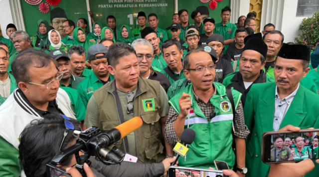 Sekretaris DPC PPP Kota Tasikmalaya Zenzen Zaenudin memastikan pihaknya akan membersamai pasangan Ivan Dicksan dan Dede Muharam di Pilkada Kota Tasikmalaya 2024.