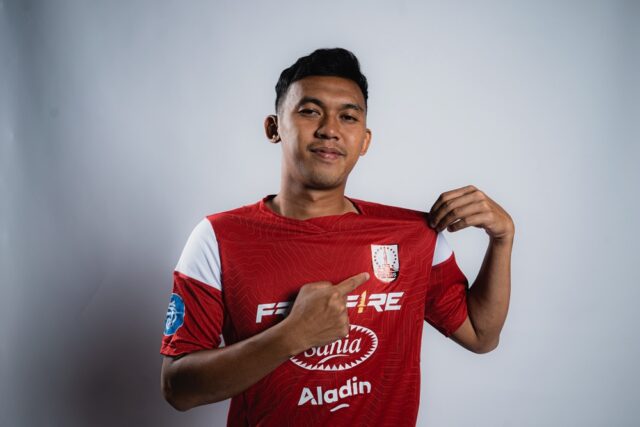 Gelandang serang Abdul Aziz resmi gabung Persis Solo dengan status pinjaman dari Persib Bandung.