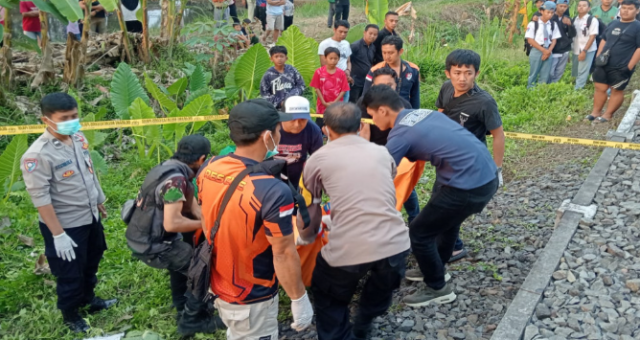 Seorang siswi SMK di Tasik tewas tertabrak kereta api di Manonjaya, Selasa 13 Agustus 2024 sore.