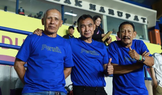 Terharu 3 legenda hidup Persib kembali ke Stadion saat Persib kalahkan PSBS Biak 4-1.