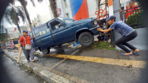 Info Tasikmalaya hari ini yaitu terjadi kecelakaan di Jalan HZ Mustofa melibatkan pria paruh baya, Kamis 8 Agustus 2024 siang. 