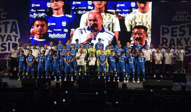 Daftar 30 pemain Persib beserta nomor punggungnya untuk musim 2024/2025.