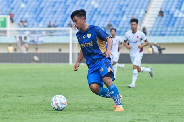 Winger Persib Febri Hariyadi dioperasi di salah satu rumah sakit di Bandung hari ini, Selasa 13 Agustus 2024.