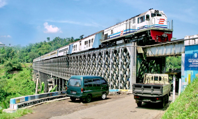 Jembatan Cirahong kerap jadi tempat bunuh diri, sejarahnya: dibangun 1893, jadi penyokong ekonomi Hindia Belanda.