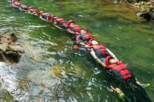 Teknik dan persiapan body rafting di Pangandaran. 