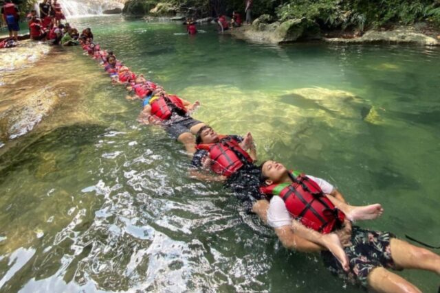 Atraksi body rafting di Wonder Hill Jojogan Pangandaran.