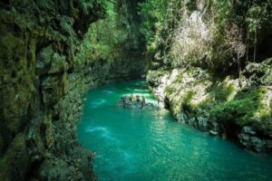 Memaknai keberanian di HUT Kemerdekaan RI ke 79 dengan kegiatan yang memacu adrenalin di Green Canyon Pangandaran. 