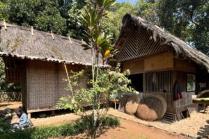  Rumah Adat Cikondang bisa jadi pilihan Anda untuk jelajahi Bandung di wisata alam Pangalengan.