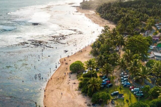 Liburan HUT Kemerdekaan RI ke 79, jadi momen wisata keluarga ke Pantai Karapyak Pangandaran.