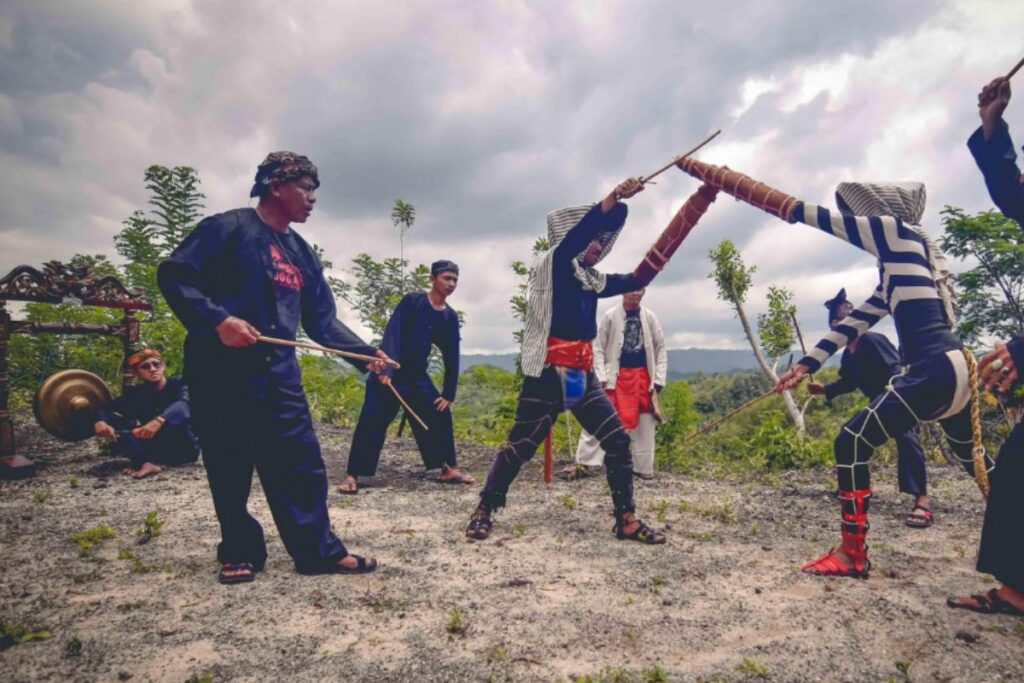 Keunikan seni Lebon khas Pangandaran yang menarik wisatawan jadi tren baru untuk jelajahi Jawa Barat.