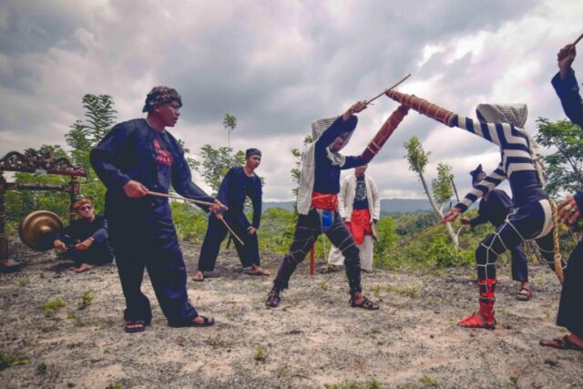 Keunikan seni Lebon khas Pangandaran yang menarik wisatawan jadi tren baru untuk jelajahi Jawa Barat.