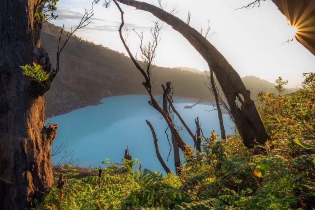 Rekomendasi 16 wisata alam Ciwidey terbaru untuk jelajahi Jawa Barat.