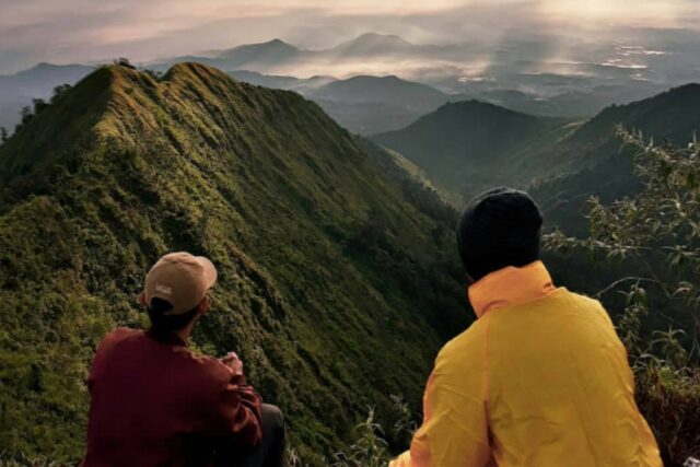 Wisata alam gunung puntang jadi destinasi untuk jelajahi Jawa Barat.