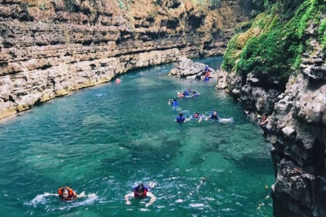 Memaknai keberanian di HUT Kemerdekaan RI ke 79 dengan kegiatan yang memacu adrenalin di Green Canyon Pangandaran.