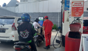 DPR bersuara soal pembatasan pembelian BBM subsidi.