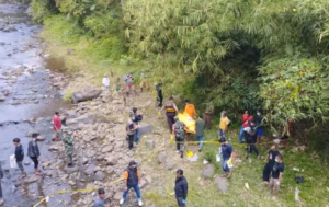 Soal siapa mayat wanita dalam karung di Tasikmalaya yang membuat geger warga Jatiwaras, Kabupaten Tasikmalaya masih diselediki polisi.